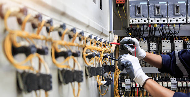 Professional Electrician technician working in Carteret, NJ